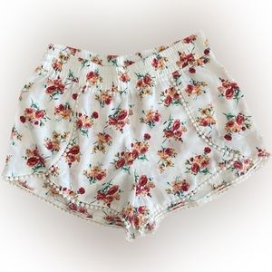 NWT Love Tree Size L White Shorts With Floral & Lace Detail